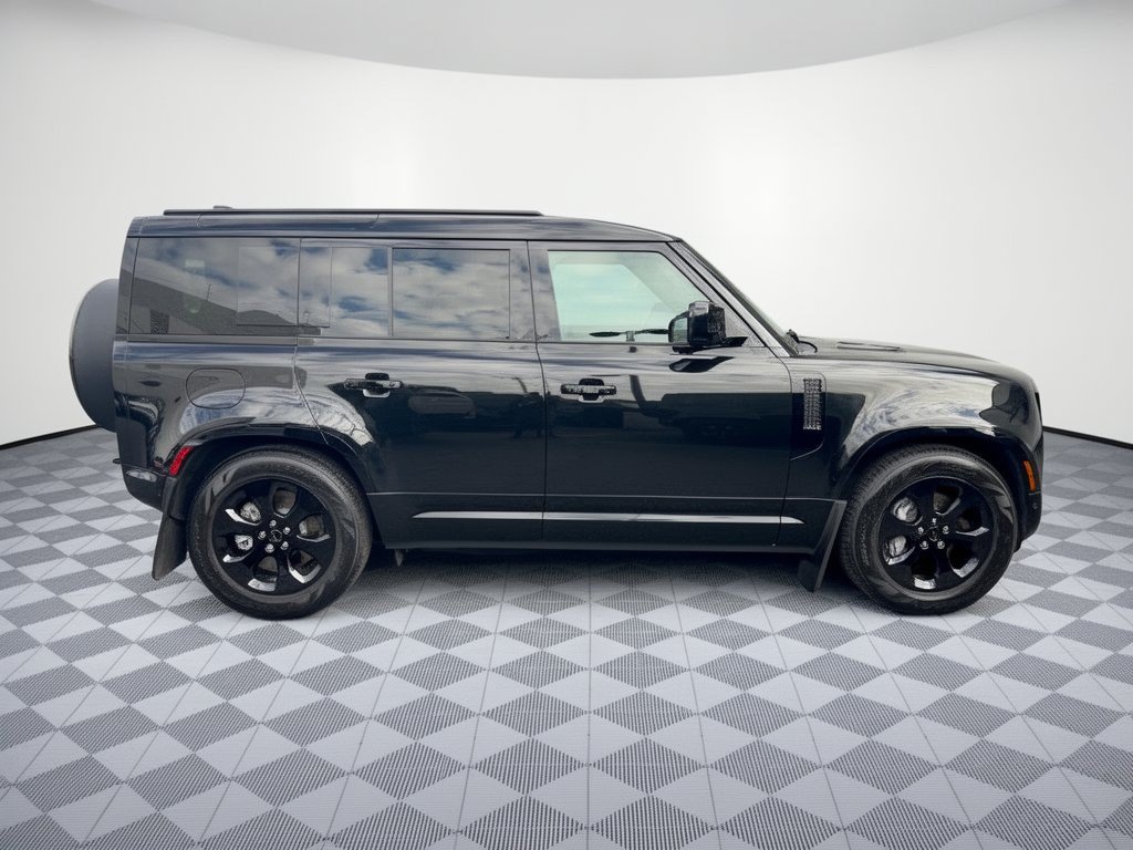 Used 2026 Land Rover Defender 110 X-Dynamic SE AWD/4WD image 8