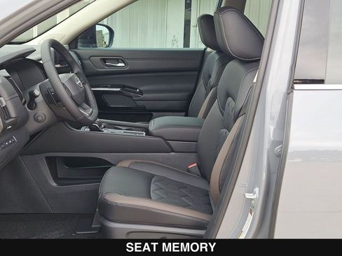 New 2026 Nissan Pathfinder Platinum image 11