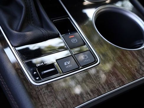 Used 2025 Toyota Sienna Platinum image 8