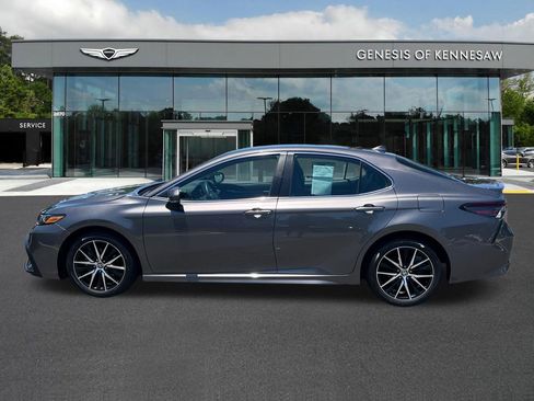 Used 2024 Toyota Camry SE FWD image 4
