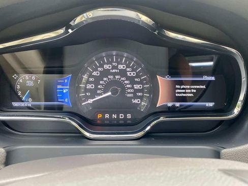 Used 2018 Lincoln MKT AWD image 17