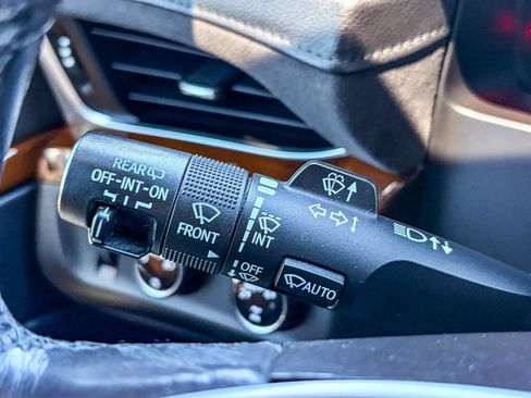 Certified 2020 Cadillac Escalade Luxury AWD/4WD image 46
