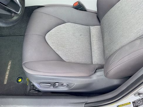 Used 2020 Toyota Camry LE FWD image 19
