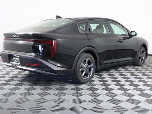 New 2025 Kia K4 LXS image 4