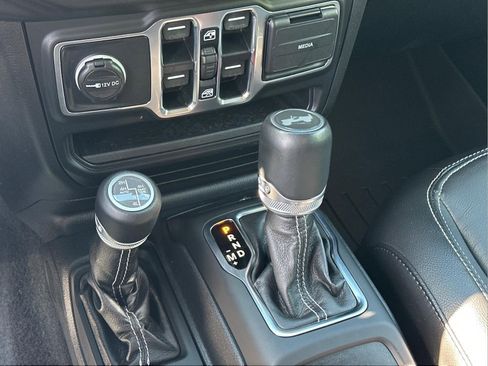 Used 2021 Jeep Wrangler Unlimited Sahara w/ Cold Weather Group AWD/4WD image 27