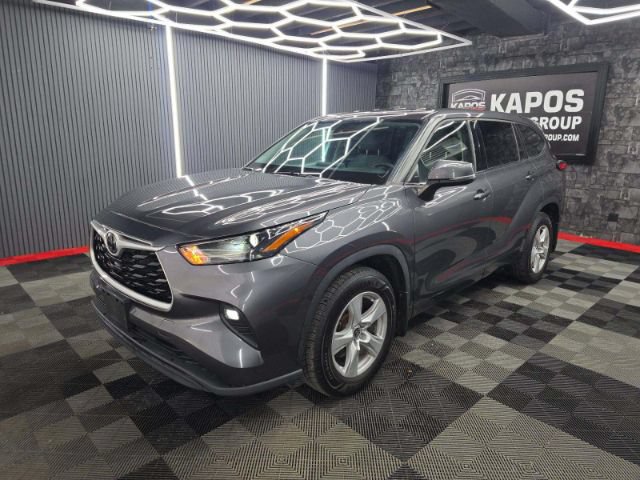 Used 2022 Toyota Highlander LE AWD/4WD image 3