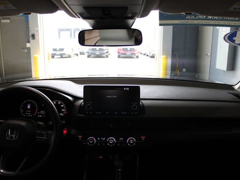 Used 2024 Honda CR-V EX image 12