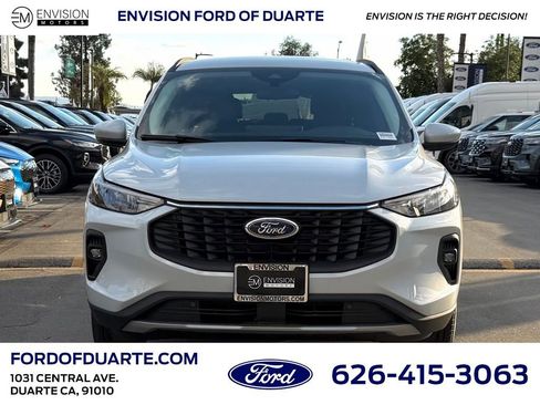 New 2025 Ford Escape SE image 3