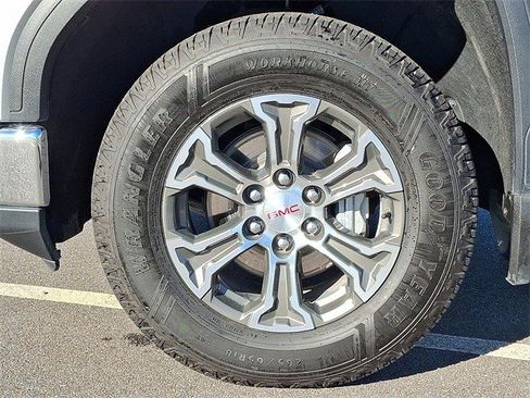 Certified 2025 GMC Sierra 1500 SLT image 10