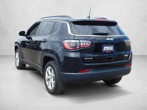 Used 2024 Jeep Compass Latitude AWD/4WD image 13