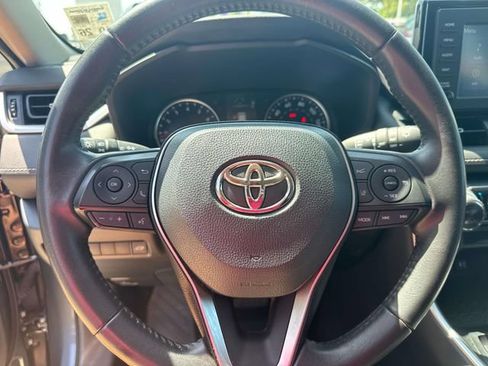 Used 2019 Toyota RAV4 XLE Premium FWD image 28