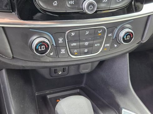 Certified 2023 Chevrolet Traverse LT FWD image 23