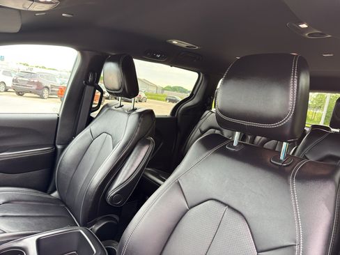 New 2026 Chrysler Pacifica Select FWD image 27