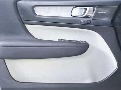 Certified 2025 Volvo XC40 B5 Plus image 8