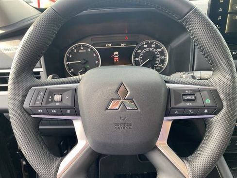 New 2025 Mitsubishi Outlander SE image 23