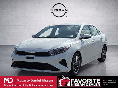 Used 2024 Kia Forte LXS w/ LXS Technology Package FWD image 2