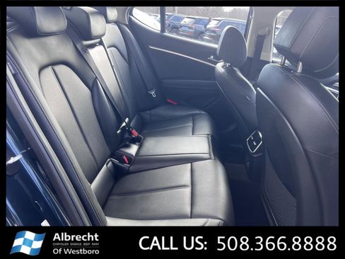 Used 2025 Genesis G70 2.5T image 17