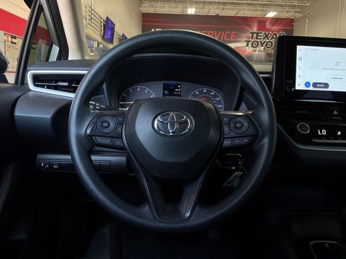 Used 2025 Toyota Corolla LE FWD image 28