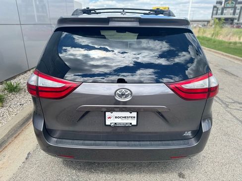 Used 2019 Toyota Sienna LE AWD/4WD image 41