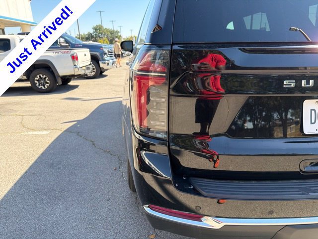 Used 2025 Chevrolet Suburban LT RWD image 17