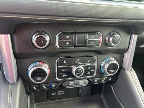 Used 2024 GMC Yukon SLT AWD/4WD image 24