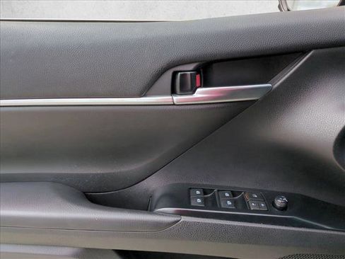 Used 2020 Toyota Camry LE FWD image 11