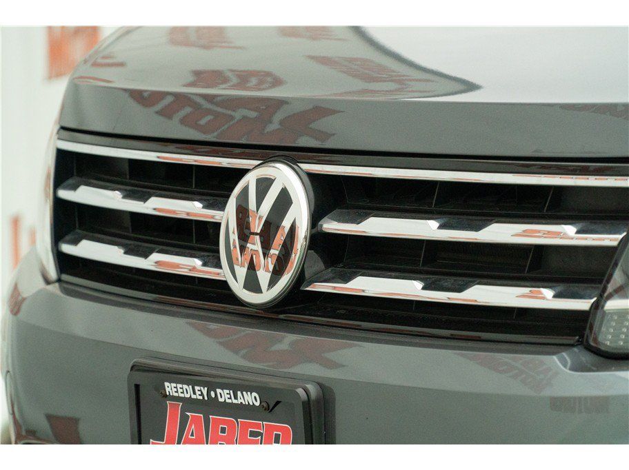 Used 2020 Volkswagen Tiguan SE w/ Panoramic Sunroof Package FWD image 29