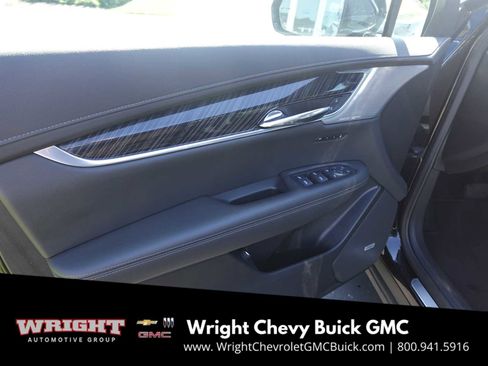 Used 2025 Cadillac XT6 Premium Luxury image 13