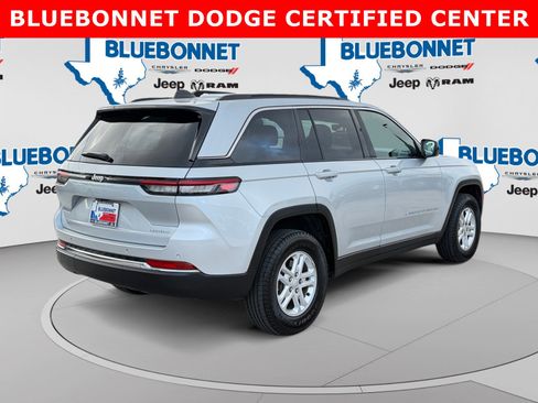 Used 2024 Jeep Grand Cherokee Laredo w/ Luxury Tech Group I RWD image 5