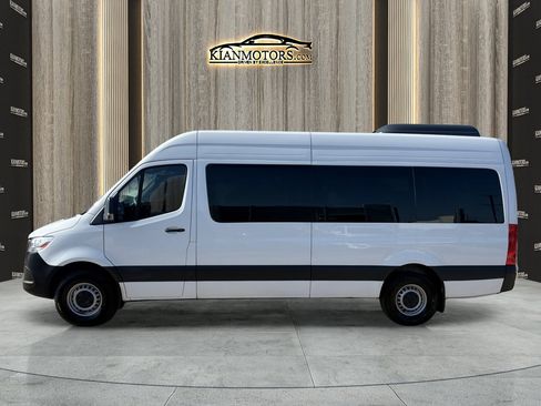 Used 2025 Mercedes-Benz Sprinter 2500 image 4