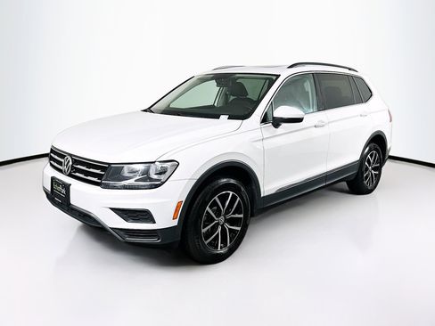 Used 2021 Volkswagen Tiguan SE image 3