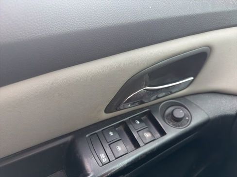 Used 2014 Chevrolet Cruze LT FWD image 8