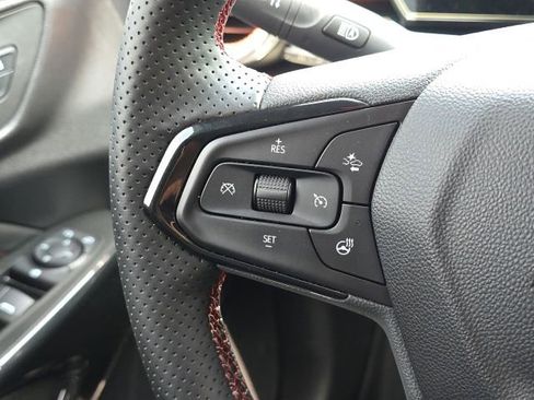 Used 2025 Chevrolet Trax RS w/ Sunroof Package FWD image 30