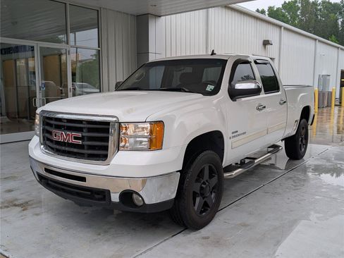 Used 2007 GMC Sierra 2500 SLE w/ EZ-Lift Tailgate Package RWD image 2