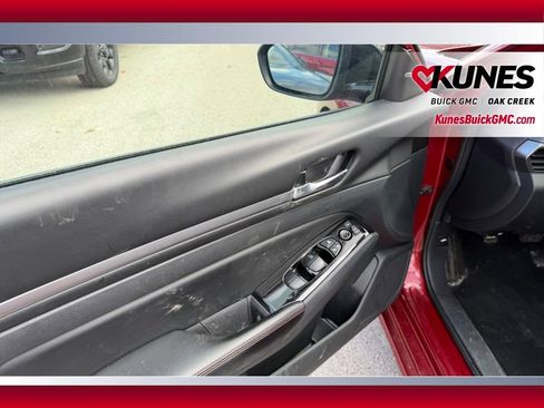 Used 2025 Nissan Altima 2.5 SR image 8