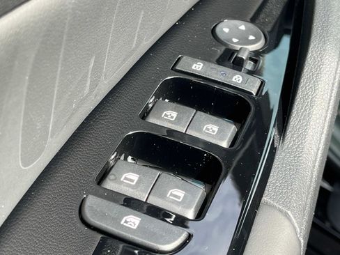 New 2025 Kia Sportage SX FWD image 23