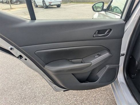 Used 2024 Nissan Altima 2.5 SV image 24