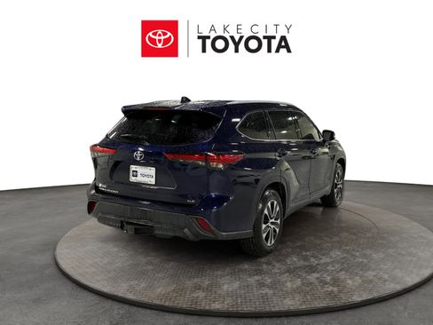Used 2022 Toyota Highlander XLE FWD image 9