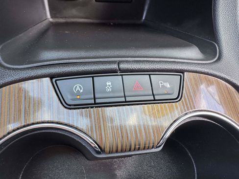 Used 2023 GMC Acadia SLE w/ Driver Convenience Package FWD image 32