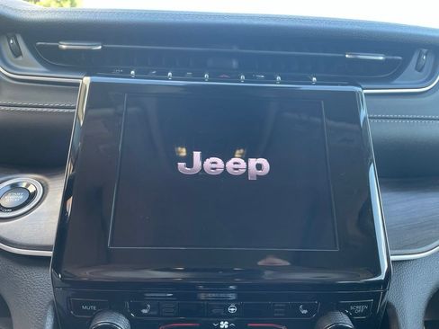 Used 2022 Jeep Grand Cherokee L Limited AWD/4WD image 17