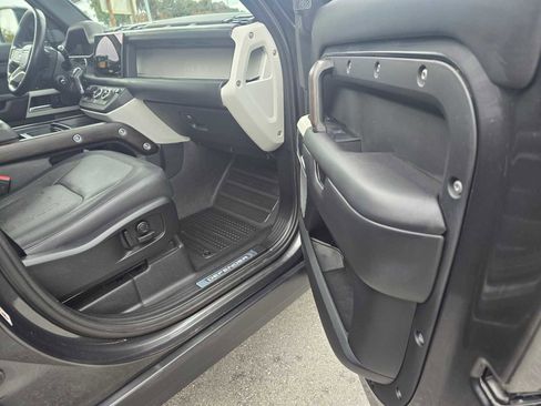 Used 2022 Land Rover Defender 110 X-Dynamic HSE image 10