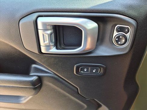 Used 2024 Jeep Wrangler Unlimited Rubicon w/ Capability Package AWD/4WD image 15
