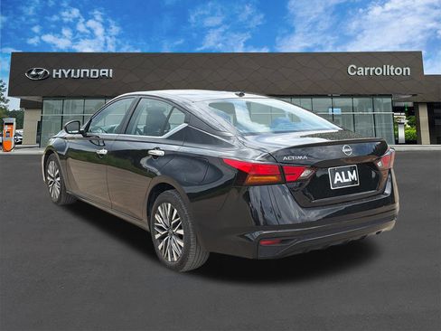 Used 2025 Nissan Altima 2.5 SV FWD image 7