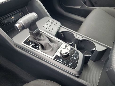 Used 2024 Kia Sportage LX image 19