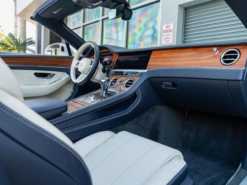 Used 2022 Bentley Continental GT image 2