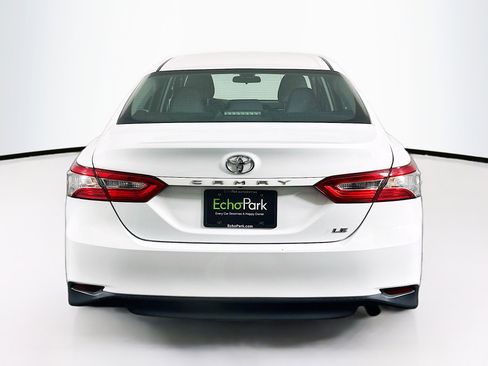 Used 2018 Toyota Camry LE image 7