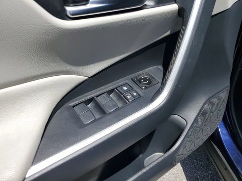 Used 2019 Toyota RAV4 XLE FWD image 19