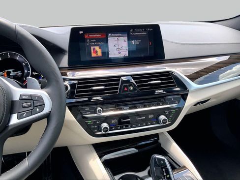 Used 2019 BMW 540i w/ M Sport Package RWD image 6