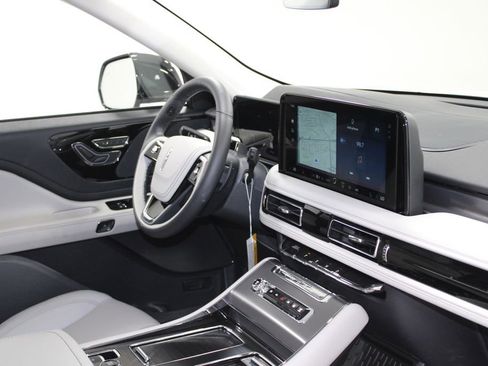 New 2026 Lincoln Aviator AWD image 31