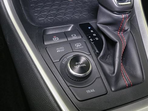 Used 2023 Toyota RAV4 SE image 32